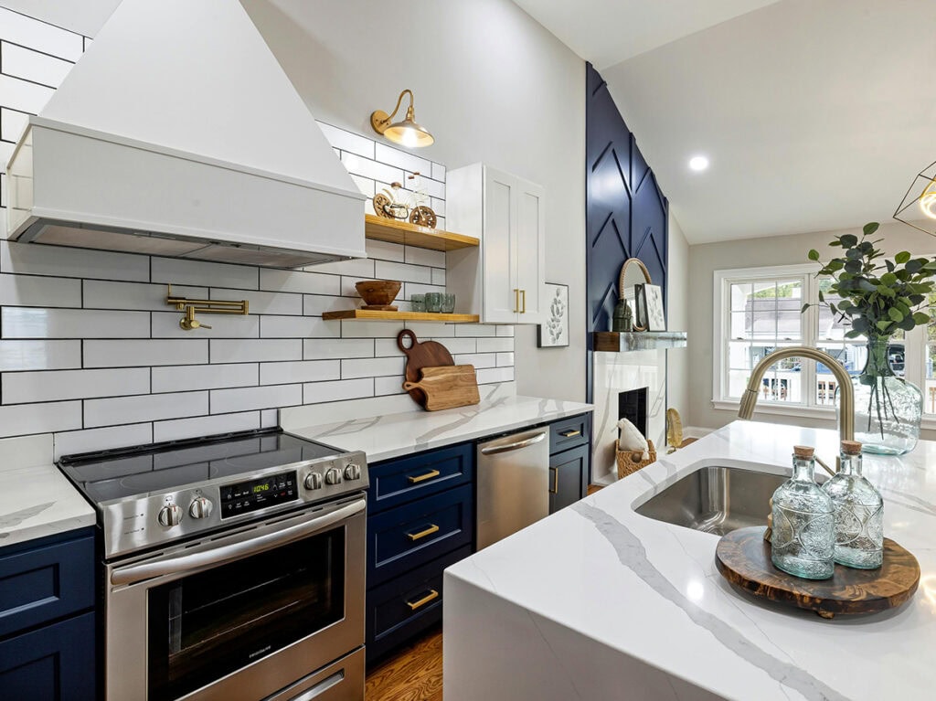 Two tone kitchen cabinets with navy lowers and crisp white uppers in a coastal-style kitchen.